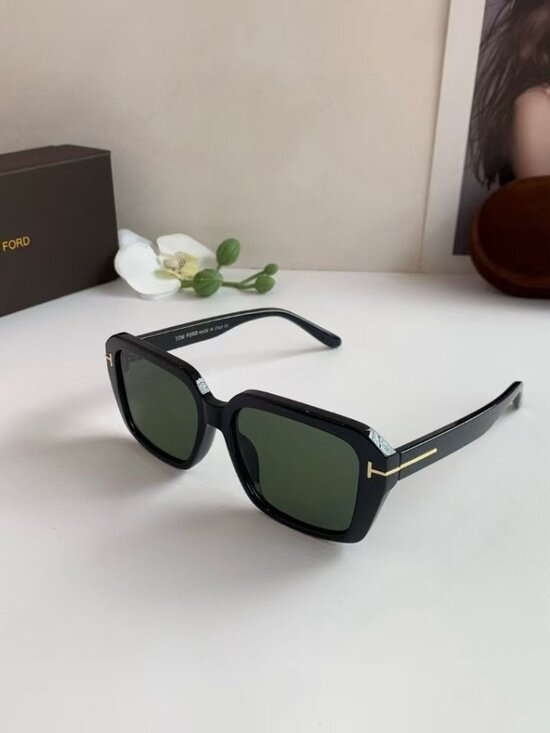 TOMFORD Unisex Sunglasses - Stylish and Trendy Sunglasses main image 8